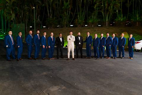 noivo com os padrinhos, Casamento Mirela e Felipe, A3 Photo, fotógrafo de casamento, Alphaville, Igreja Nossa Senhora de Lourdes, Espaço Savana, fotos de casamento, fotografia profissional, amor em imagens, casamento inesquecível'