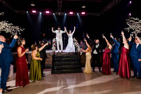 brinde dos noivos com os padrinhos, Casamento Mirela e Felipe, A3 Photo, fotógrafo de casamento, Alphaville, Igreja Nossa Senhora de Lourdes, Espaço Savana, fotos de casamento, fotografia profissional, amor em imagens, casamento inesquecível'