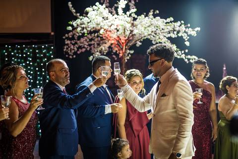 brinde dos noivos com os padrinhos, Casamento Mirela e Felipe, A3 Photo, fotógrafo de casamento, Alphaville, Igreja Nossa Senhora de Lourdes, Espaço Savana, fotos de casamento, fotografia profissional, amor em imagens, casamento inesquecível'