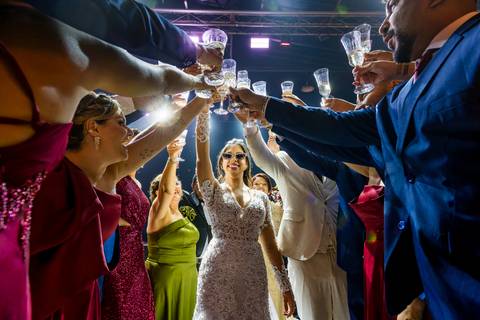 brinde dos noivos com os padrinhos, Casamento Mirela e Felipe, A3 Photo, fotógrafo de casamento, Alphaville, Igreja Nossa Senhora de Lourdes, Espaço Savana, fotos de casamento, fotografia profissional, amor em imagens, casamento inesquecível'