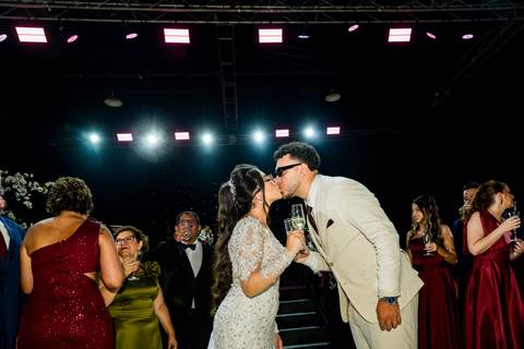 brinde dos noivos com os padrinhos, Casamento Mirela e Felipe, A3 Photo, fotógrafo de casamento, Alphaville, Igreja Nossa Senhora de Lourdes, Espaço Savana, fotos de casamento, fotografia profissional, amor em imagens, casamento inesquecível'