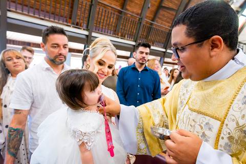 fotografia de batizado, fotógrafo de batizado Alphaville, batizado Igreja Nossa Senhora de Lourdes, fotos de batizado profissional, batizado em Alphaville, fotógrafo infantil SP, ensaio de batizado, cerimônia de batizado, fotografia religiosa'