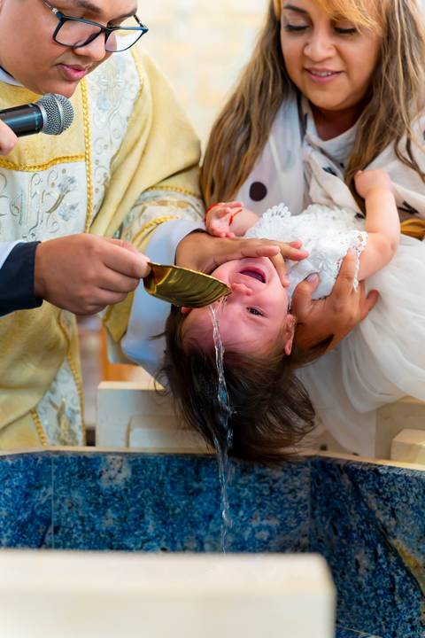 fotografia de batizado, fotógrafo de batizado Alphaville, batizado Igreja Nossa Senhora de Lourdes, fotos de batizado profissional, batizado em Alphaville, fotógrafo infantil SP, ensaio de batizado, cerimônia de batizado, fotografia religiosa'