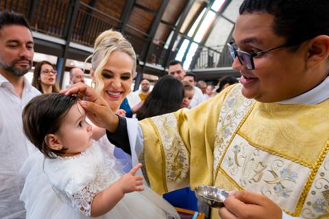fotografia de batizado, fotógrafo de batizado Alphaville, batizado Igreja Nossa Senhora de Lourdes, fotos de batizado profissional, batizado em Alphaville, fotógrafo infantil SP, ensaio de batizado, cerimônia de batizado, fotografia religiosa'
