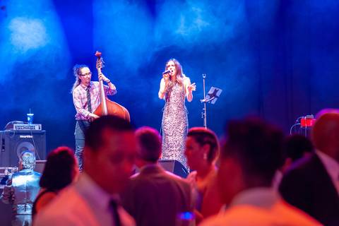 Fotografia de evento corporativo do aniversário do Alphaville Tênis Clube ATC 42 anos rachell luz.'