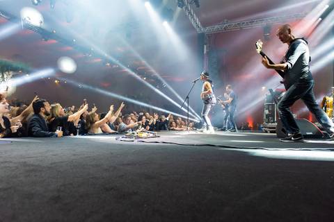 Fotografia de evento corporativo do aniversário do Alphaville Tênis Clube ATC 42 anos, foto banda Titãs Branco Mello, Sérgio Britto e Tony Belloto'