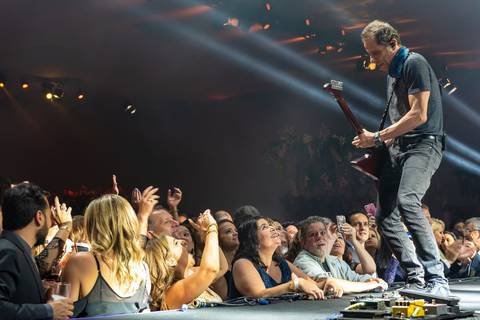 Fotografia de evento corporativo do aniversário do Alphaville Tênis Clube ATC 42 anos banda Titãs Branco Mello, Sérgio Britto e Tony Belloto'