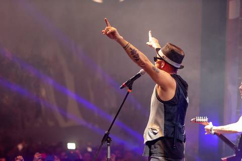 Fotografia de evento corporativo do aniversário do Alphaville Tênis Clube ATC 42 anos banda Titãs Branco Mello, Sérgio Britto e Tony Belloto'