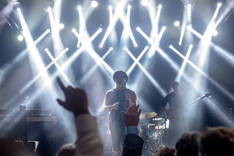 Fotografia de evento corporativo do aniversário do Alphaville Tênis Clube ATC 42 anos banda Titãs Branco Mello, Sérgio Britto e Tony Belloto'