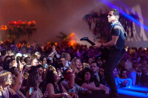 Fotografia de evento corporativo do aniversário do Alphaville Tênis Clube ATC 42 anos banda Titãs Branco Mello, Sérgio Britto e Tony Belloto'