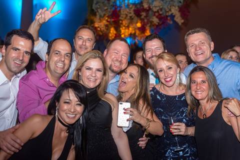 Fotografia de evento corporativo do aniversário do Alphaville Tênis Clube ATC 42 anos banda Titãs Branco Mello, Sérgio Britto e Tony Belloto'