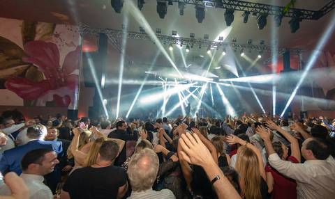 Fotografia de evento corporativo do aniversário do Alphaville Tênis Clube ATC 42 anos banda Titãs Branco Mello, Sérgio Britto e Tony Belloto'