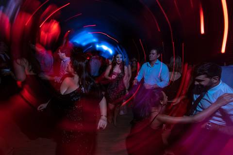 Fotografia de evento corporativo do aniversário do Alphaville Tênis Clube ATC 42 anos DJ Felipe Mar.'