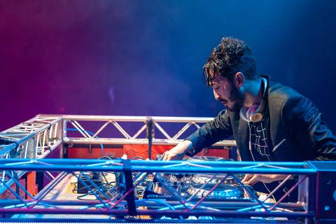 Fotografia de evento corporativo do aniversário do Alphaville Tênis Clube ATC 42 anos DJ Felipe Mar.'