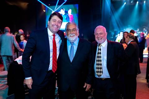 Fotografia de evento corporativo do aniversário do alphaville tenis clube Foto de evento corporativo prefeito e presidente na festa Alphaville Tênis Clube 43 anos'