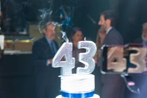 Fotografia de evento corporativo em Alphaville. Fotografia de evento corporativo do aniversário do alphaville tenis clube Foto de evento corporativo vela apagada na festa Alphaville Tênis Clube 43 anos'