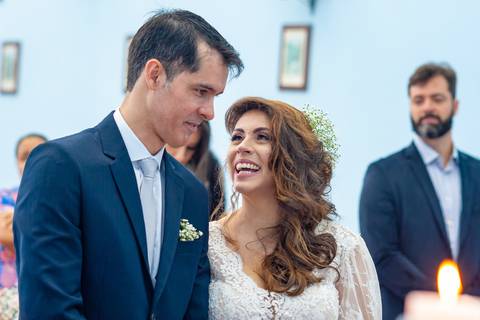 Fotografia de casamento no campo em Itu. foto casamento no campo noiva sorrindo para o noivo no casamento'