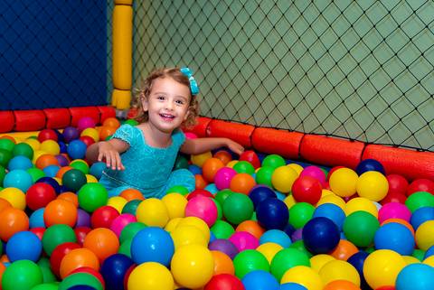 foto aniversario infantil no buffet Espaço Villa 18 em Alphaville. Decoração Aladim. buffet infantil alphaville. foto aniversário infantil em alphaville.'