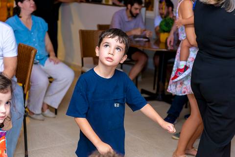 foto aniversario infantil no buffet Espaço Villa 18 em Alphaville crianças dançando'