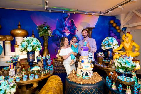 foto aniversario infantil no buffet Espaço Villa 18 em Alphaville aniversariante nos parabens'