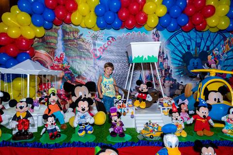 Fotografia de aniversário infantil em alphaville. Fotografia de aniversário infantil no buffet Planeta Kids Alphaville.'
