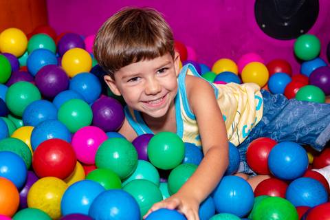 Fotografia de aniversário infantil em alphaville. Fotografia de aniversário infantil no buffet Planeta Kids Alphaville.'