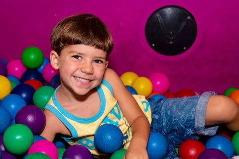 Fotografia de aniversário infantil em alphaville. Fotografia de aniversário infantil no buffet Planeta Kids Alphaville.'