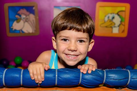 Fotografia de aniversário infantil em alphaville. Fotografia de aniversário infantil no buffet Planeta Kids Alphaville.'