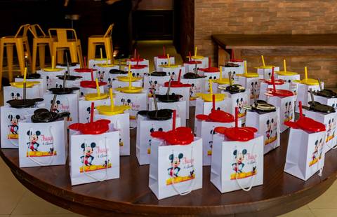 Fotografia de aniversário infantil em alphaville. Fotografia de aniversário infantil no buffet Planeta Kids Alphaville.'