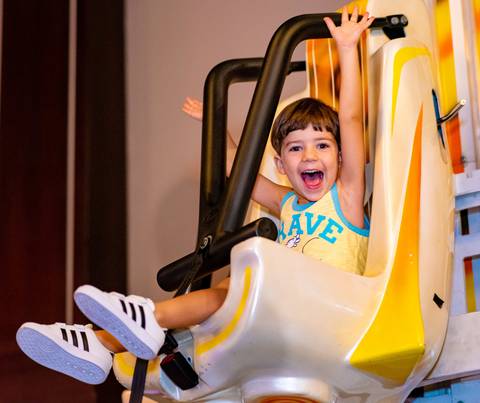 Fotografia de aniversário infantil em alphaville. Fotografia de aniversário infantil no buffet Planeta Kids Alphaville.'