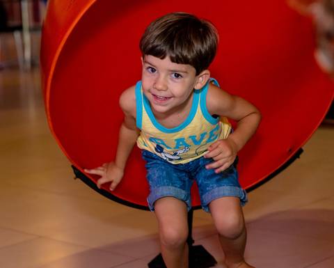 Fotografia de aniversário infantil em alphaville. Fotografia de aniversário infantil no buffet Planeta Kids Alphaville.'