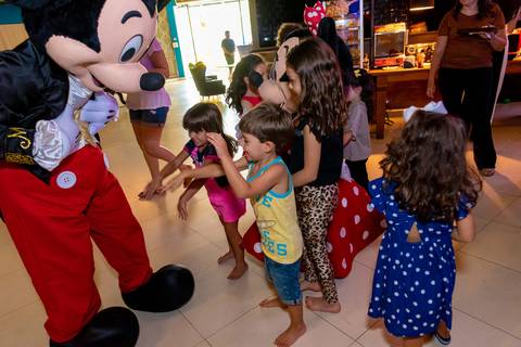 Fotografia de aniversário infantil em alphaville. Fotografia de aniversário infantil no buffet Planeta Kids Alphaville.'