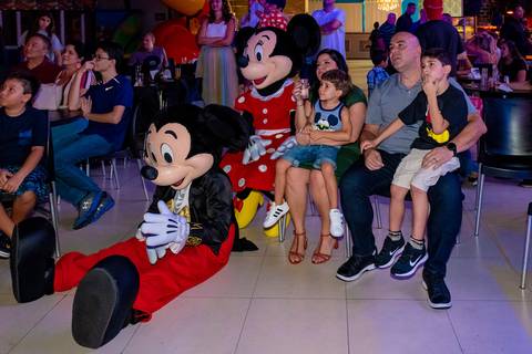 Fotografia de aniversário infantil em alphaville. Fotografia de aniversário infantil no buffet Planeta Kids Alphaville.'