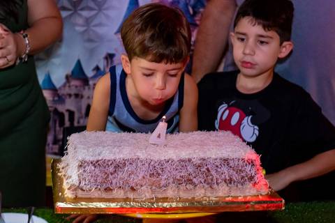 Fotografia de aniversário infantil em alphaville. Fotografia de aniversário infantil no buffet Planeta Kids Alphaville.'