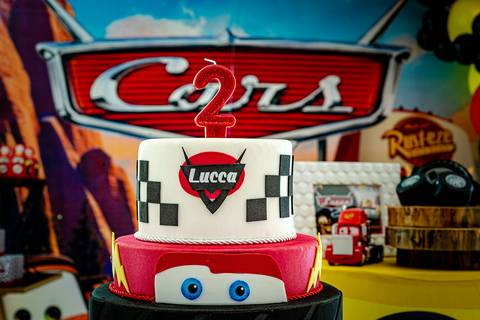 fotografia aniversário infantil carros. foto decoração carros. fotografia aniversário infantil em alphaville. Fotografia cars'