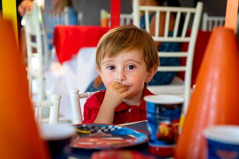 fotografia aniversário infantil carros. foto decoração carros. fotografia aniversário infantil em alphaville. Fotografia cars'