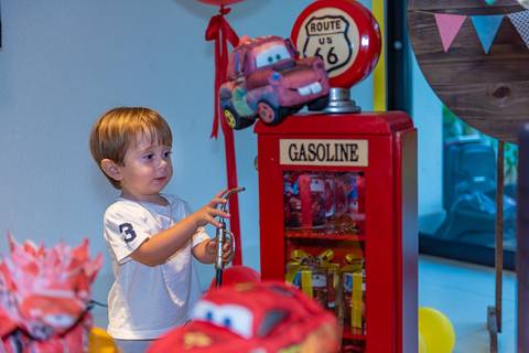 fotografia aniversário infantil carros. foto decoração carros. fotografia aniversário infantil em alphaville. Fotografia cars'