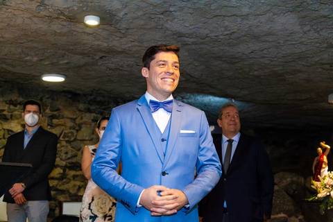 foto do noivo na igreja, foto casamento gruta alphaville, foto casamento alphaville, foto casamento barueri'