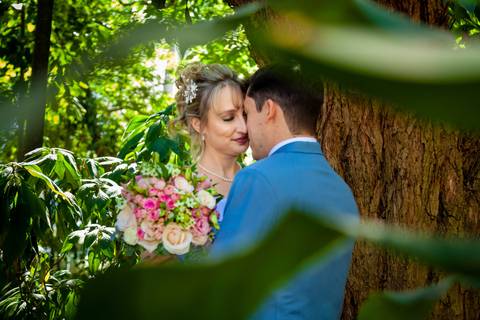 foto do ensaio dos noivos no intervalo entre a cerimônia e a recepção, foto casamento gruta alphaville, foto casamento alphaville, foto casamento barueri'