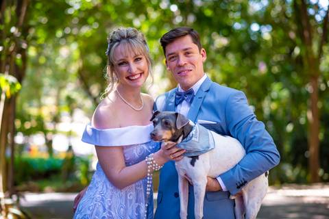 foto dos noivos com o pet no casamento, foto dos noivos com o cachorro no casamento, foto casamento gruta alphaville, foto casamento alphaville, foto casamento barueri'