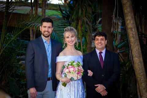 foto da noiva com os padrinhos, foto casamento gruta alphaville, foto casamento alphaville, foto casamento barueri'