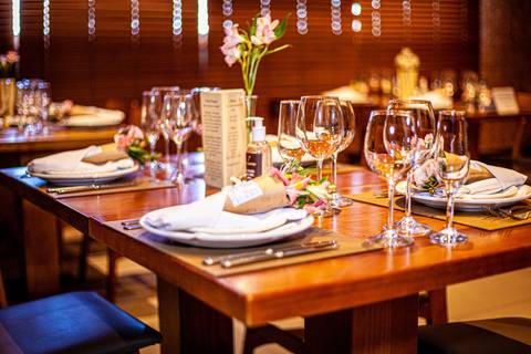 foto da mesa dos noivos na recepção noi cocobambu de alphaville, foto casamento alphaville, foto casamento barueri'