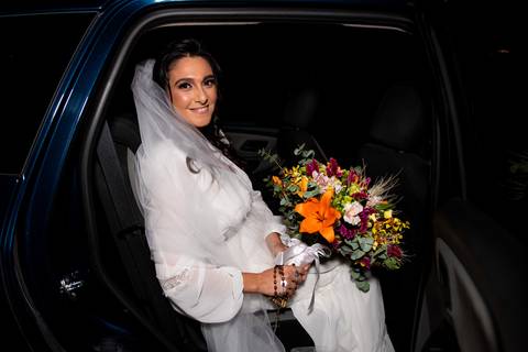 noiva no carro na gruta Alphaville, casamento na gruta Alphaville, foto de casamento na gruta Alphaville'