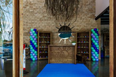 Espaço Lá Vem o Sol, foto do aniversário infantil no buffet Espaço Lá Vem o Sol Alphaville com os personagens de Monstros SA Boo Mike Sullivan, foto aniversário infantil alphaville, espaço Lá Vem o Sol Alphaville, entrada do buffet'