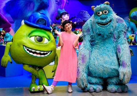 foto do aniversário infantil no buffet Espaço Lá Vem o Sol Alphaville com os personagens de Monstros SA Boo Mike Sullivan, foto aniversário infantil alphaville, espaço Lá Vem o Sol'