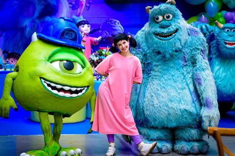 foto do aniversário infantil no buffet Espaço Lá Vem o Sol Alphaville com os personagens de Monstros SA Boo Mike Sullivan, foto aniversário infantil alphaville, espaço Lá Vem o Sol'