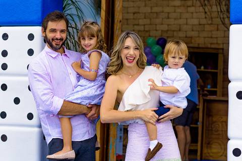 foto do aniversário infantil no buffet Espaço Lá Vem o Sol Alphaville com os personagens de Monstros SA Boo Mike Sullivan, foto aniversário infantil alphaville, espaço Lá Vem o Sol'