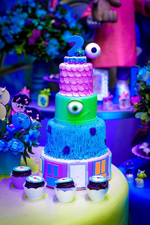 foto do aniversário infantil no buffet Espaço Lá Vem o Sol Alphaville com os personagens de Monstros SA Boo Mike Sullivan, foto aniversário infantil alphaville, espaço Lá Vem o Sol'