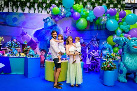 foto do aniversário infantil no buffet Espaço Lá Vem o Sol Alphaville com os personagens de Monstros SA Boo Mike Sullivan, foto aniversário infantil alphaville, espaço Lá Vem o Sol'