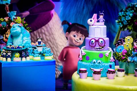 foto do aniversário infantil no buffet Espaço Lá Vem o Sol Alphaville com os personagens de Monstros SA Boo Mike Sullivan, foto aniversário infantil alphaville, espaço Lá Vem o Sol'